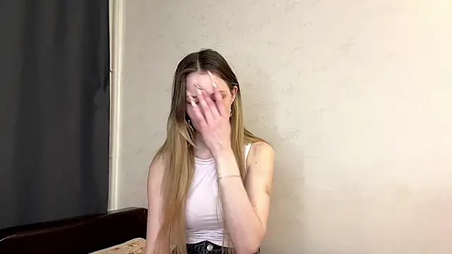 MaryManchitto online show from April 2026 03:30:01 PM