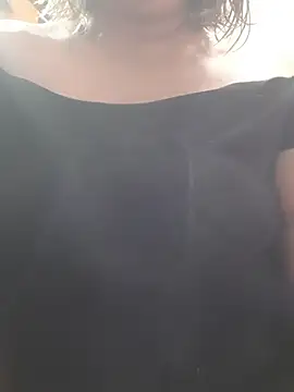 Amalianoir online show from April 2026 08:01:01 PM