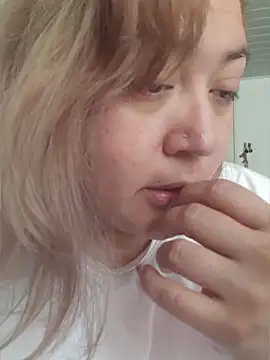 Amalianoir online show from April 2026 02:23:02 PM