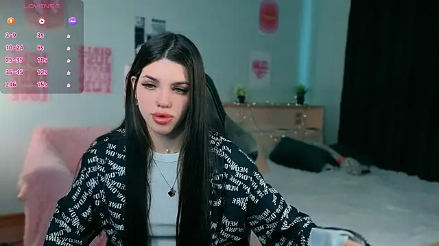 Snapshot of molly_rettyy chatting on June 2026 04:01:01 AM molly rettyy online show from June 2026 04:01:01 AM