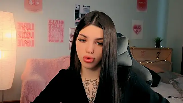 molly rettyy online show from April 2026 04:48:02 AM