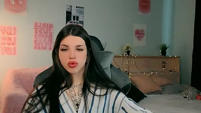 molly rettyy online show from May 2026 04:27:01 AM
