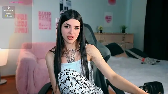 Snapshot of molly_rettyy chatting on June 2026 05:02:01 AM molly rettyy online show from June 2026 05:02:01 AM