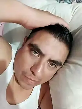 Snapshot of Manuel3910 chatting on May 2026 10:15:01 PM Manuel3910 online show from May 2026 10:15:01 PM