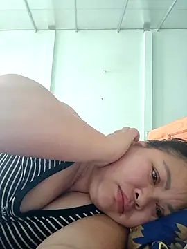 Snapshot of Monglan-c chatting on April 2026 03:35:01 AM Monglan-c online show from April 2026 03:35:01 AM