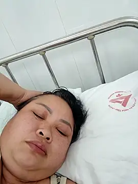 Snapshot of Monglan-c chatting on April 2026 02:15:02 AM Monglan-c online show from April 2026 02:15:02 AM