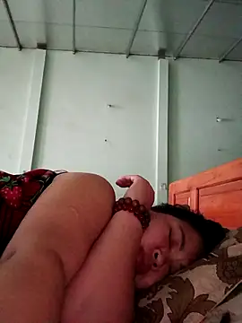 Snapshot of Monglan-c chatting on April 2026 11:07:02 PM Monglan-c online show from April 2026 11:07:02 PM