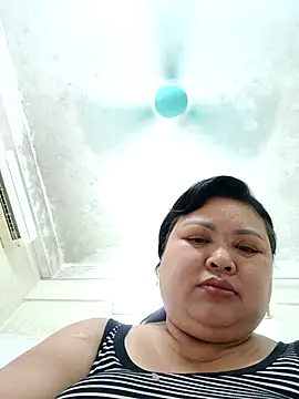 Snapshot of Monglan-c chatting on April 2026 12:22:02 AM Monglan-c online show from April 2026 12:22:02 AM