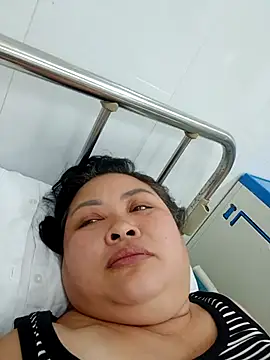 Snapshot of Monglan-c chatting on April 2026 01:29:01 PM Monglan-c online show from April 2026 01:29:01 PM