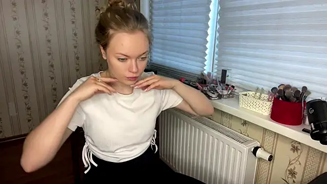 Snapshot of LolaZola chatting on March 2026 11:34:02 AM LolaZola online show from March 2026 11:34:02 AM