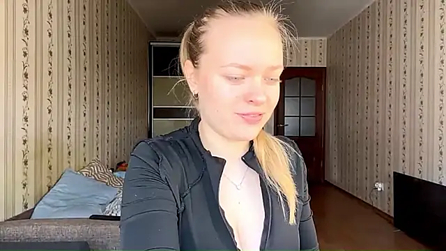 LolaZola online show from April 2026 07:45:01 AM