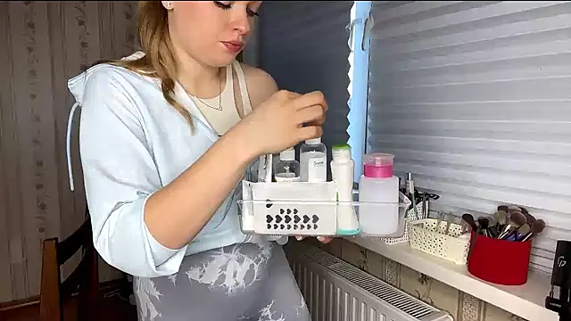 Snapshot of LolaZola chatting on April 2026 02:58:01 PM LolaZola online show from April 2026 02:58:01 PM