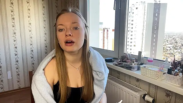 Snapshot of LolaZola chatting on April 2026 07:26:02 AM LolaZola online show from April 2026 07:26:02 AM