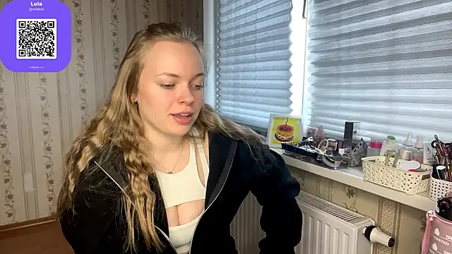 Snapshot of LolaZola chatting on April 2026 09:11:01 AM LolaZola online show from April 2026 09:11:01 AM