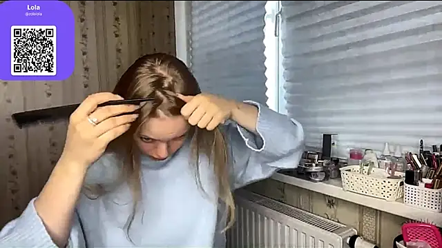 Snapshot of LolaZola chatting on April 2026 07:32:02 AM LolaZola online show from April 2026 07:32:02 AM