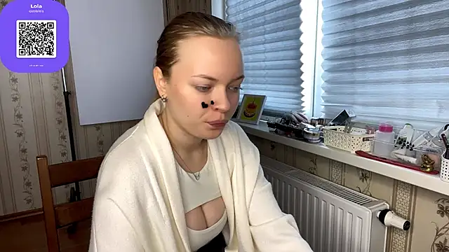 Snapshot of LolaZola chatting on April 2026 09:01:01 AM LolaZola online show from April 2026 09:01:01 AM