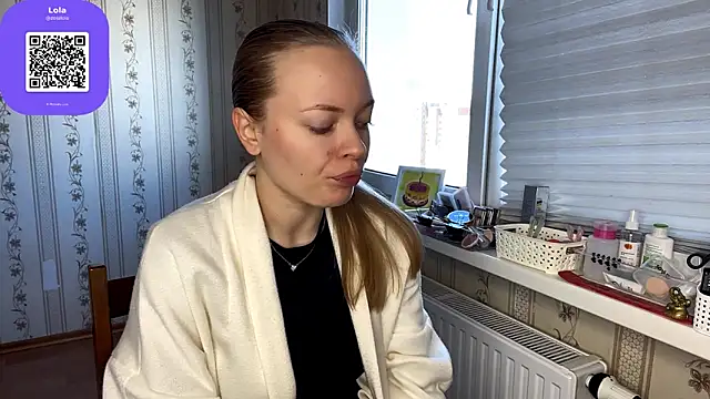 Snapshot of LolaZola chatting on April 2026 07:35:02 AM LolaZola online show from April 2026 07:35:02 AM