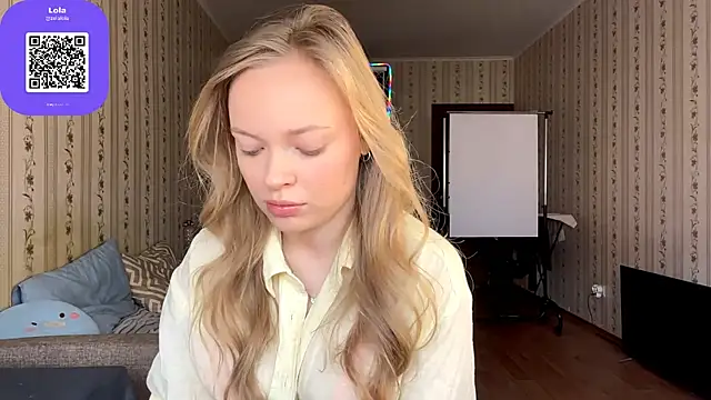 LolaZola online show from April 2026 08:17:01 AM