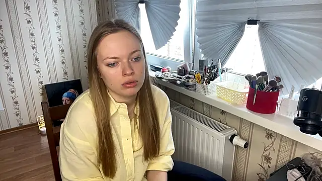 Snapshot of LolaZola chatting on April 2026 11:06:02 AM LolaZola online show from April 2026 11:06:02 AM