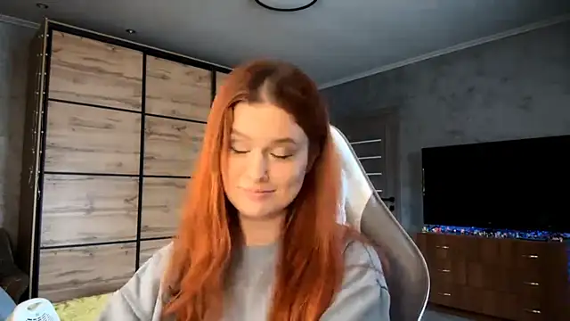 Snapshot of FoxyEmma chatting on April 2026 02:07:02 PM FoxyEmma online show from April 2026 02:07:02 PM