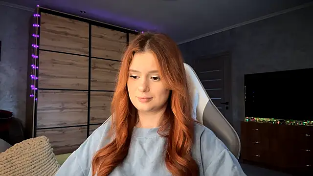 Snapshot of FoxyEmma chatting on April 2026 03:07:01 PM FoxyEmma online show from April 2026 03:07:01 PM