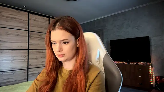 Snapshot of FoxyEmma chatting on April 2026 03:05:01 PM FoxyEmma online show from April 2026 03:05:01 PM