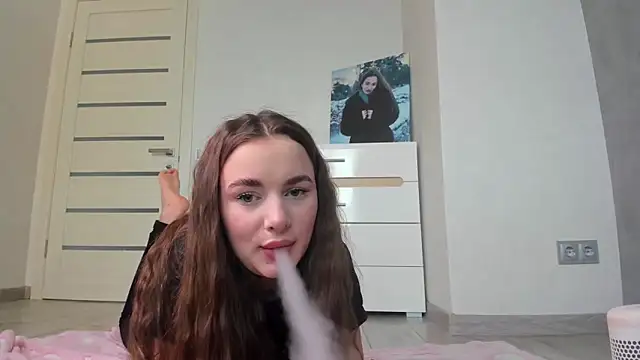 AlinaLuxxx online show from May 2026 10:24:01 AM