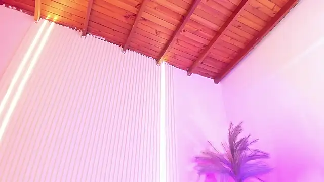 AliceHill8 online show from April 2026 01:41:02 PM