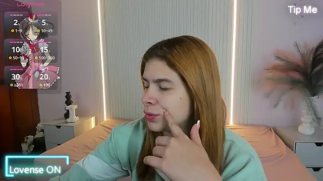 AliceHill8 online show from April 2026 11:44:02 AM