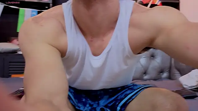 Snapshot of axel_tone chatting on June 2026 10:04:01 PM axel tone online show from June 2026 10:04:01 PM