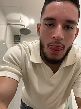 Snapshot of axel_tone chatting on June 2026 11:04:01 PM axel tone online show from June 2026 11:04:01 PM