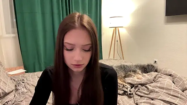 MiaNewstrom online show from April 2026 08:21:01 PM