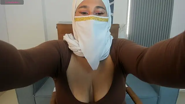 Thalia hala online show from April 2026 05:48:02 PM