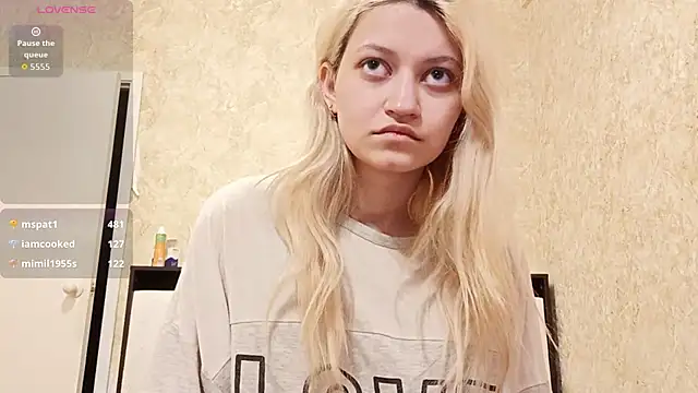 KateRiverr online show from April 2026 06:11:01 PM