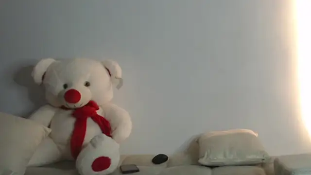 Snapshot of MissDolluxe chatting on June 2026 04:19:01 AM MissDolluxe online show from June 2026 04:19:01 AM