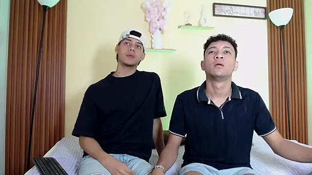 TwoHotTrouble  online show from March 2026 09:28:01 PM