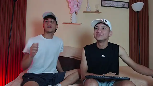 TwoHotTrouble  online show from April 2026 09:27:02 PM