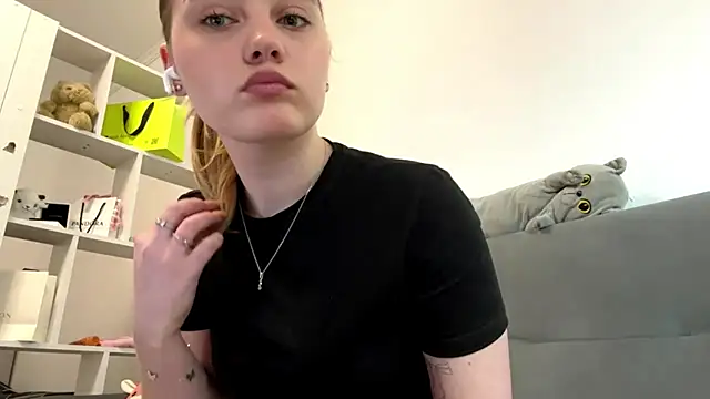 Delia cute online show from April 2026 12:08:01 PM