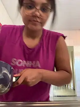 viviboraaaa online show from April 2026 05:28:02 PM