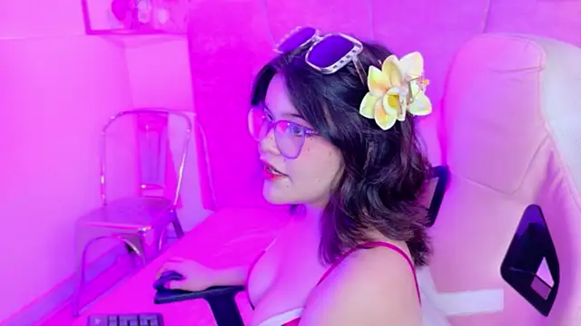 Alexa Missfortune online show from May 2026 10:14:01 PM