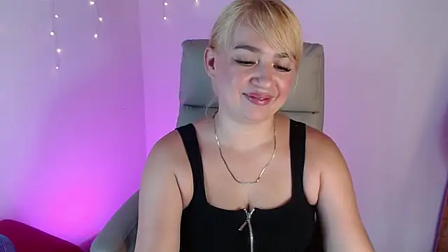 Snapshot of Carolina_2403 chatting on May 2026 07:47:02 PM Carolina 2403 online show from May 2026 07:47:02 PM