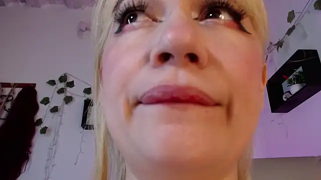 Snapshot of Carolina_2403 chatting on May 2026 11:15:01 PM Carolina 2403 online show from May 2026 11:15:01 PM