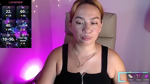 Snapshot of Carolina_2403 chatting on May 2026 08:45:02 PM Carolina 2403 online show from May 2026 08:45:02 PM