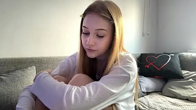 KatrineDrea online show from April 2026 01:37:02 PM