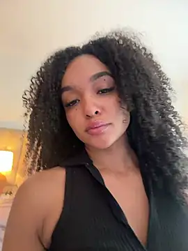 Snapshot of emmawilliamss01 chatting on June 2026 05:47:02 PM emmawilliamss01 online show from June 2026 05:47:02 PM
