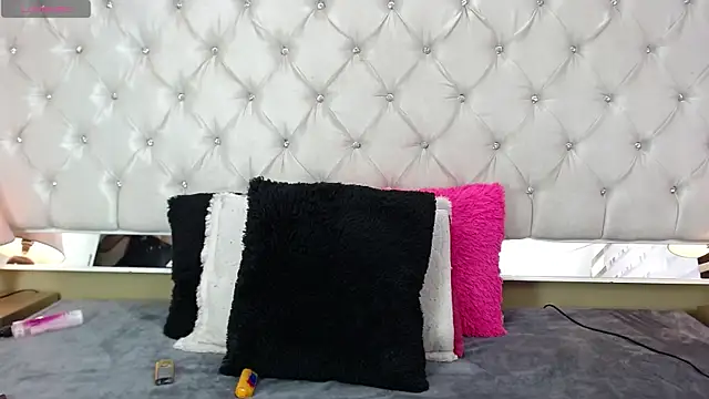 Snapshot of MistressNyx_ chatting on May 2026 08:39:01 PM MistressNyx online show from May 2026 08:39:01 PM