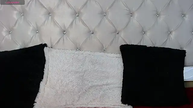 Snapshot of MistressNyx_ chatting on June 2026 05:02:01 PM MistressNyx online show from June 2026 05:02:01 PM