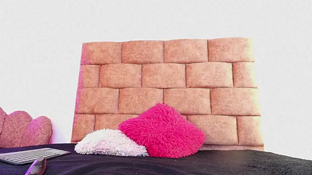 Emily Gross online show from April 2026 02:21:02 PM