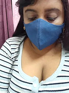 Tami-sonia online show from April 2026 06:25:02 PM