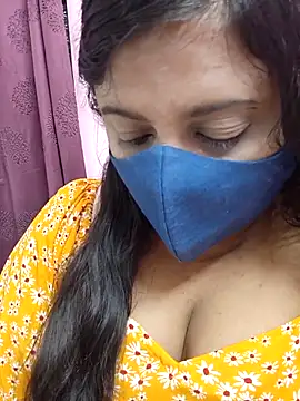 Tami-sonia online show from April 2026 07:31:01 PM
